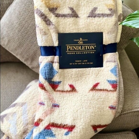 NWT!! Pendleton White Sands Throw!! - Picture 1 of 11